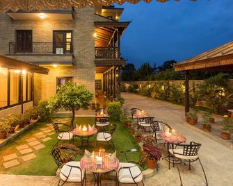 Hotel Utsab Himalaya - פוחארה - פטיו