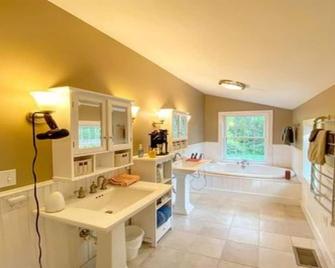 3300 Sq Ft House Close To Slu, Suny Canton, Clarkson, And Suny Potsdam - Canton - Bathroom