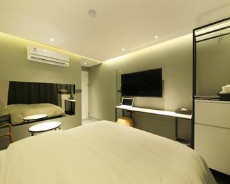 Samsung California - Seoul - Bedroom