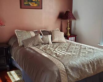 Family Friendly Cottage - Waterfront. Spectacular Sunsets over Chesapeake Bay - Tilghman Island - Bedroom