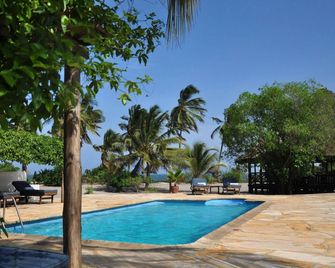 Kijongo Bay Beach Resort - Pangani - Piscina