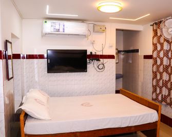 Pari Muthu Vilas (Temple View Inn) - Chidambaram - Bedroom