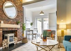 Pass the Keys Rathcool Gorgeous Terrace with Outdoor Living Cafes and Bars - Belfast - Sala de estar