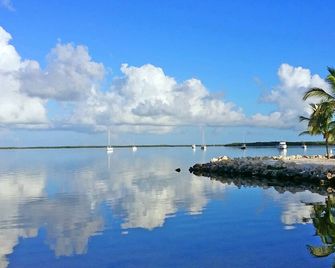 Dolphin Point Villas - Key Largo