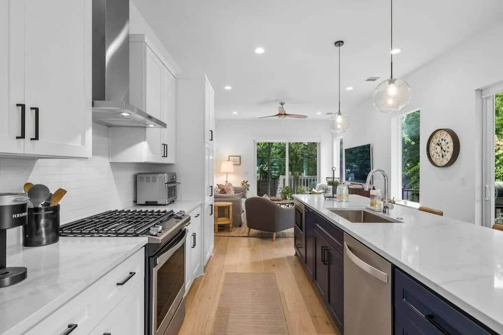 Home in Cherrywood with Private Backyard - אוסטין - מטבח