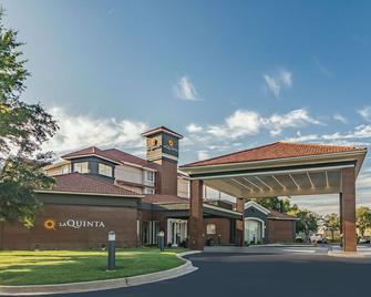La Quinta Inn & Suites by Wyndham Alexandria Airport - Alexandria - Bygning
