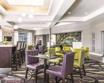 La Quinta Inn & Suites by Wyndham Alexandria Airport - Alexandria - Restaurant