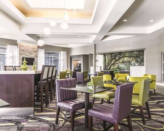 La Quinta Inn & Suites by Wyndham Alexandria Airport - Alexandria - Restaurante