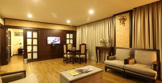 Hotel Atithi - Guwahati - Living room