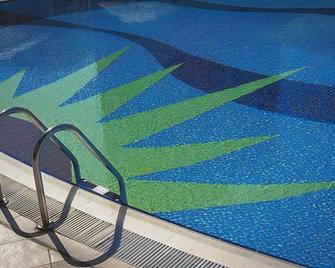 Corniche Hotel Sharjah - Šarja - Uima-allas