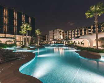 Village Hotel Sentosa by Far East Hospitality - Singapore - בריכה