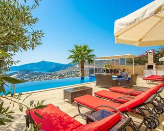 5 Bedroom Villa with Heated Infinity Pool and Stunning Sea Views - Kalkan - Balcony