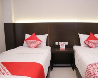 Hotel O Azzahra Guest House Syariah - Ambon - Schlafzimmer