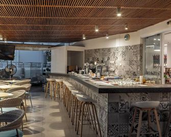 Park Beach Hotel - לימסול - בר