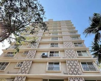 Mini Apartment with Kitchenette at Malad West - Mumbai - Building