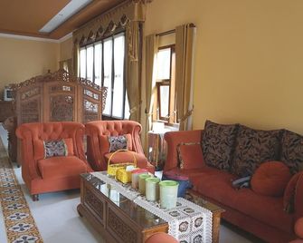 OYO Life 92886 Rumah Nyaman Radhika 2 Syariah - Tuban - Sala de estar