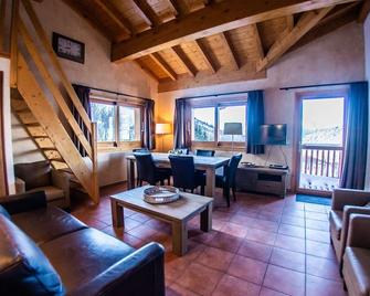 Apartment for 6 people. In the center of Saint François Longchamp located on the slopes. - Saint-François-Longchamp - Living room