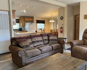 Matt's House - quiet country home, 3 bdrm, near ASV - Laurens - Sala de estar