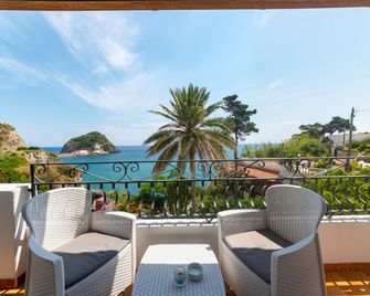 Villa Bina Sea Hotel - Serrara Fontana - Balkon