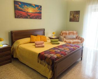 At Rosanna's home in Tivoli home to two world heritage sites. - Tivoli - Bedroom