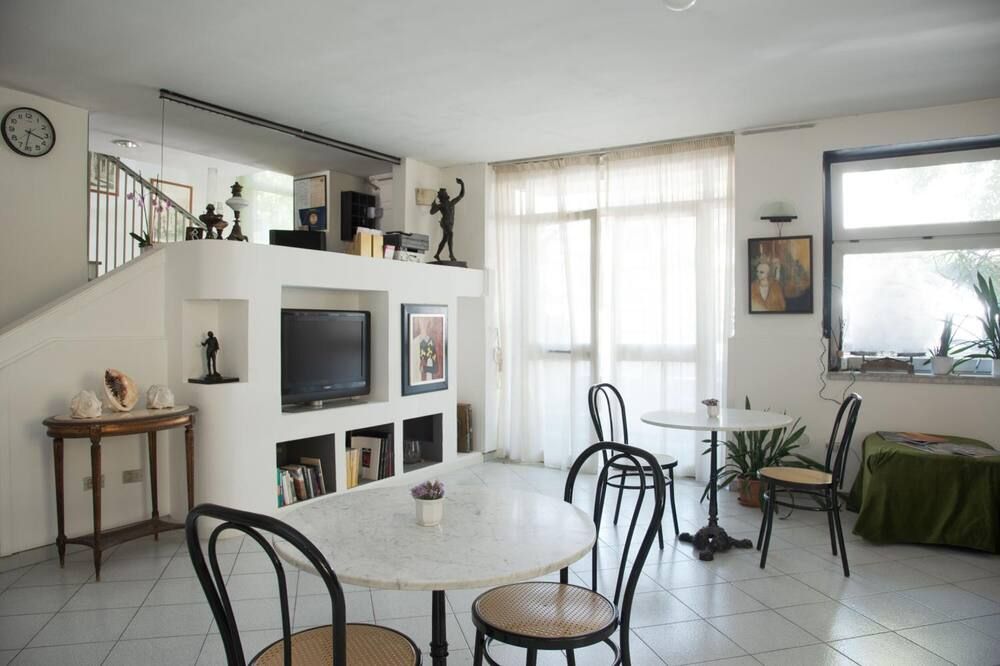 كاليبسو - بومباي - غرفة طعام