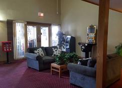 Guest Lodge - Minot - Living room