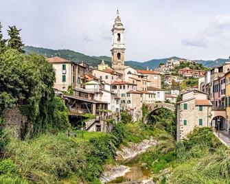 Nice apartment in villa for 7 guests with A/C, pool, WIFI, TV, patio and panoramic view - Dolcedo