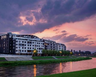 بارك هوتل آند سبا - سكوبي - مبنى