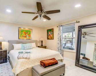 Secluded Newport Getaway w/ Fire Pit & Grill! - Newport - Habitación