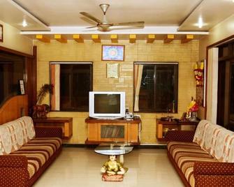 Hotel Sai Varsha - Shirdi - 客廳