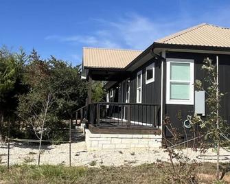 Private Modern Urban Retreat - Cedar Creek - Edificio