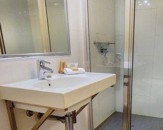 Isa Hotel - Маунт-Іса - Ванна кімната
