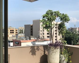 Roots Hotel Apartments Abidjan - Abidjan - Balcon