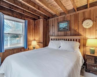 The Hideaway Serene Retreat Ocean Views Beach Access - Cataumet - Habitación