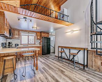 Spacious 3 Bd, 1.5 Bath family friendly cottage 35 minutes from Lambeau Field! - Shawano - Кухня