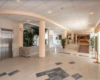 Kris Mari - 卡達麥納 - 大廳