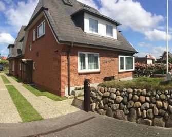 W5 Strandnahe, Zentrale Ferienwohnung - Wenningstedt-Braderup - Gebäude