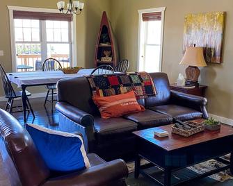Shoreline Cottage Sd - Oacoma - Вітальня