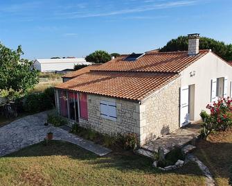 Detached house .. - La Cotinière - Building