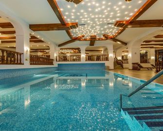 Aurelius Imparatul Romanilor - Poiana Brașov - Pool