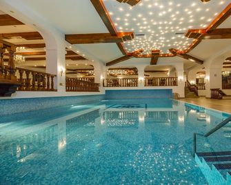 Aurelius Imparatul Romanilor - Poiana Brașov - Pool