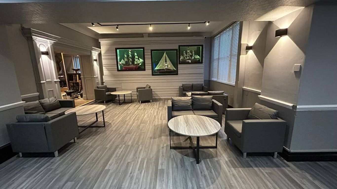 Royal Hotel, Bar & Grill