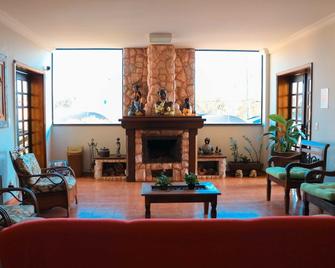 Pousada Villa Guimaraes - Chapada dos Guimarães - Sala de estar