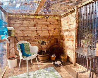 The Yellow Door Cottage - Moville - Patio