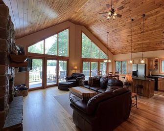 Moose Lodge at Lake Mohawksin - Tomahawk - Huiskamer