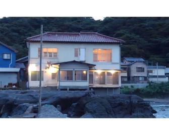 Modest Inn Japan Iso Takeoka - Kisarazu - Gebouw