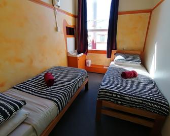 The Duke Hostel - Greymouth - Bedroom