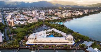 Shangri-La The Marina, Cairns - קיירנס - חוף
