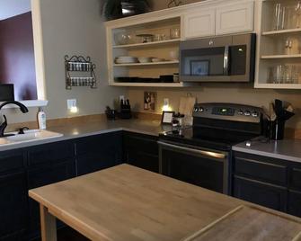 Orenco Townhouse - Near Intel And Nike - Hillsboro - Kitchen