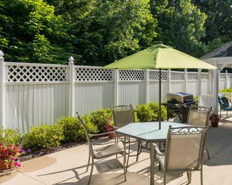 Candlewood Suites St. Joseph/Benton Harbor By IHG - Stevensville - Terasa